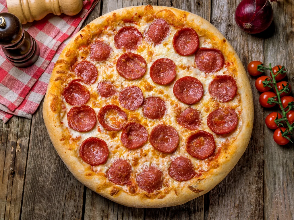 Salami pizza